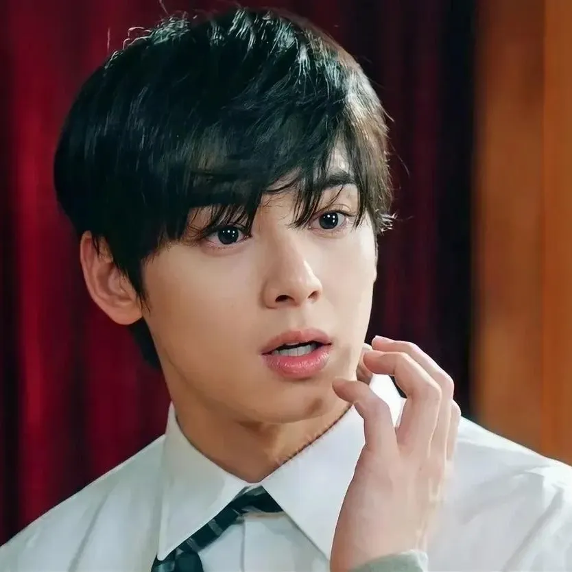 Latest photo of Cha Eunwoo