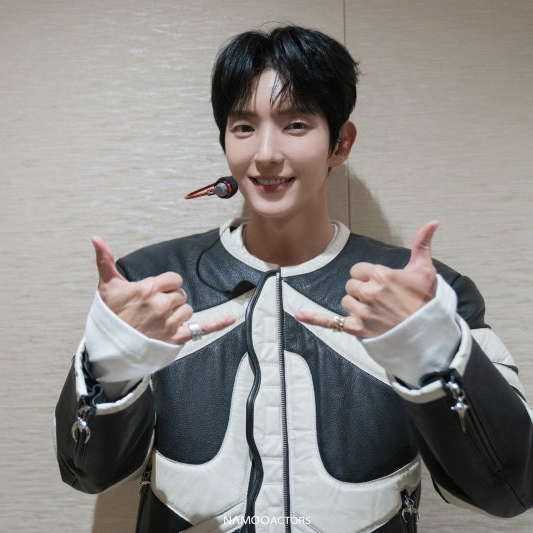 Behind-the-scenes cut of Lee Joongi