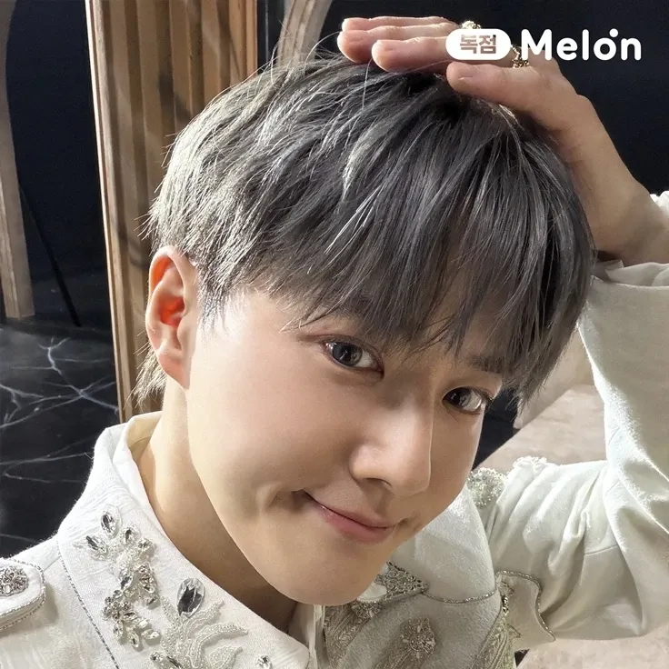Behind-the-scenes cut of Suho