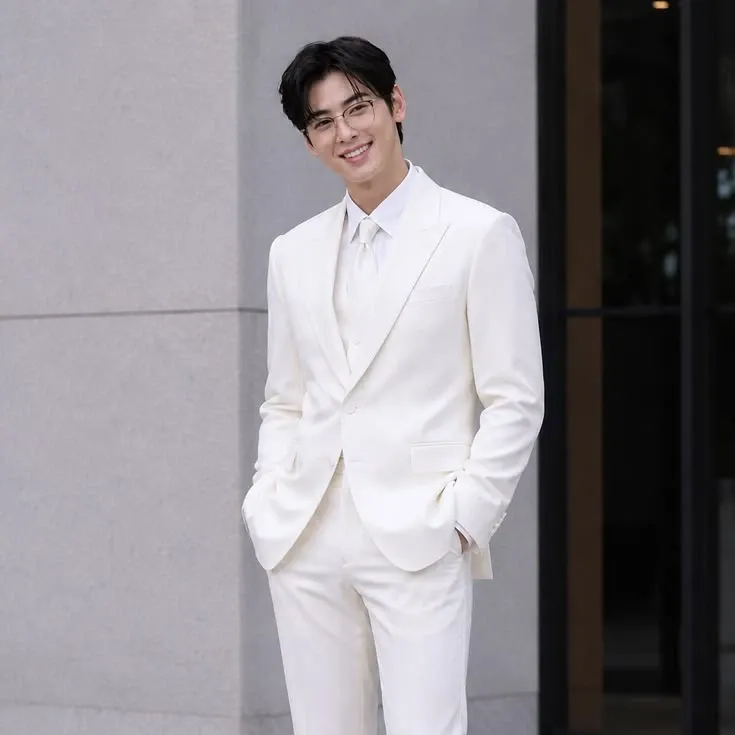 A moment captured by a fan of Cha Eunwoo