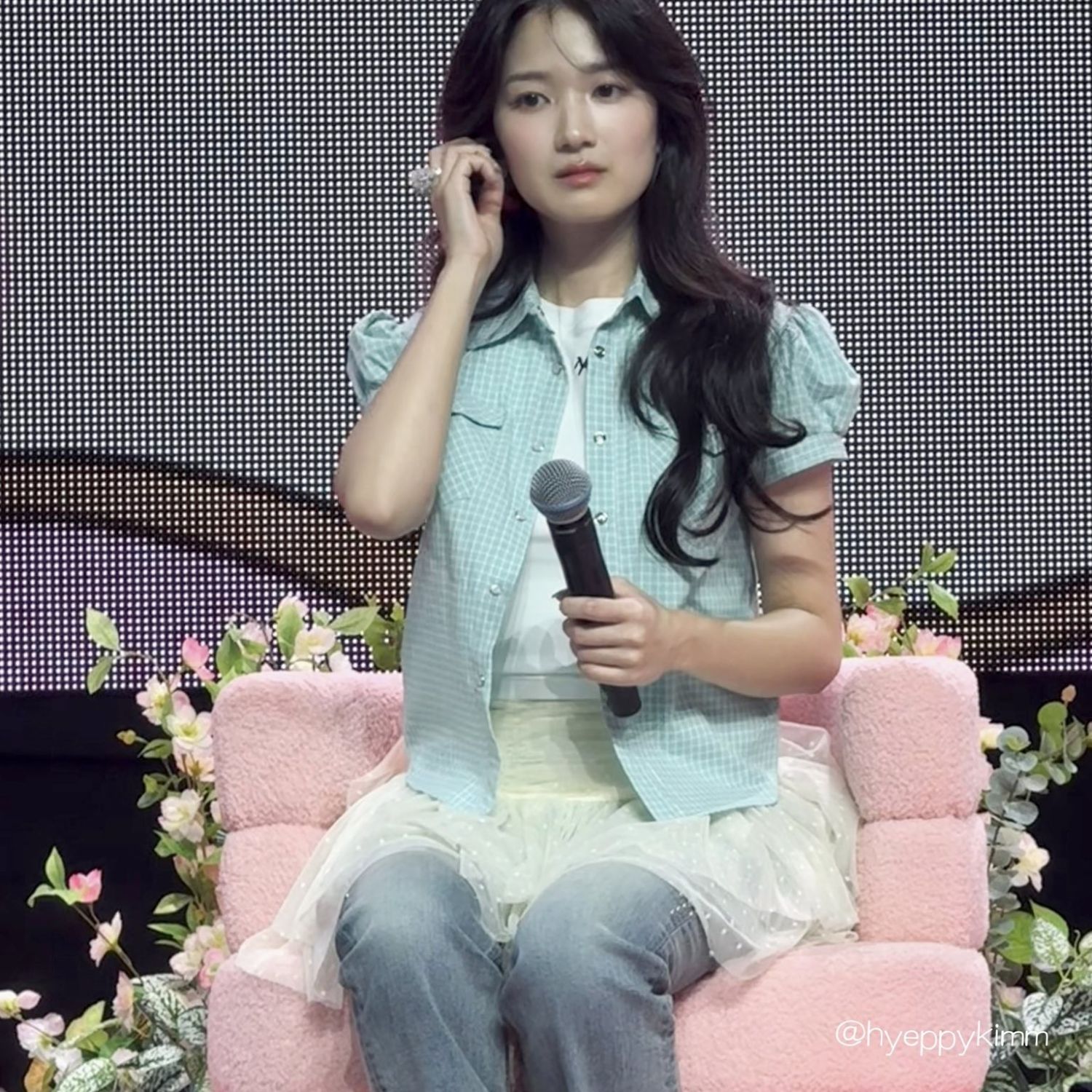 Behind-the-scenes cut of Kim Hyeyoon