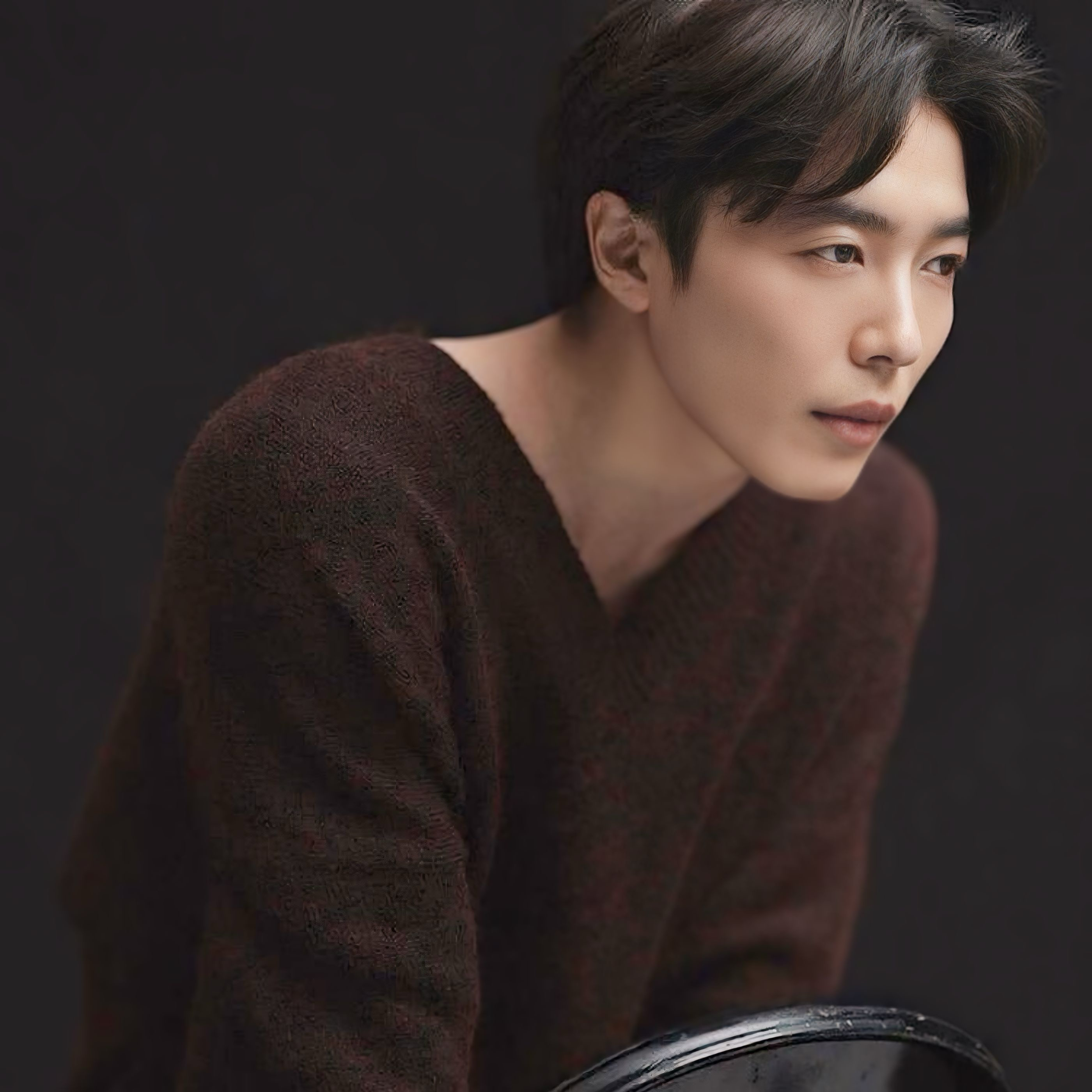 Behind-the-scenes cut of Kim Jaewook