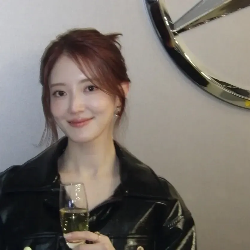 Behind-the-scenes cut of Lee Seyoung
