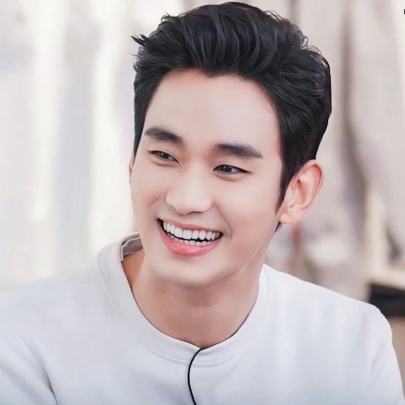 粉丝拍下的金秀贤瞬间