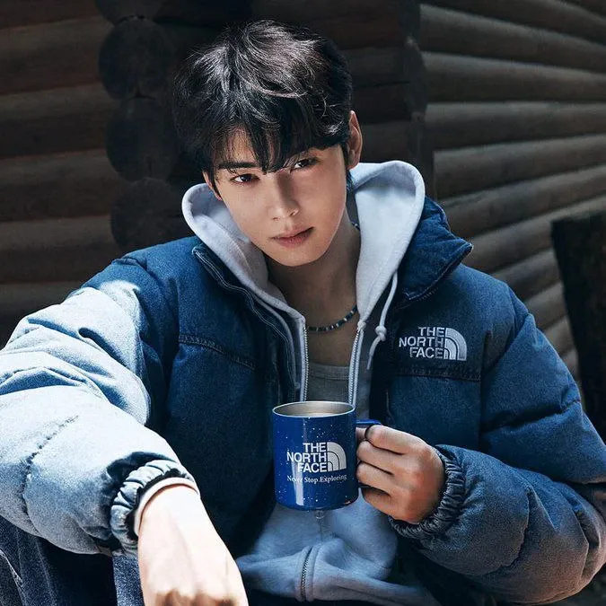 Behind-the-scenes cut of Cha Eunwoo