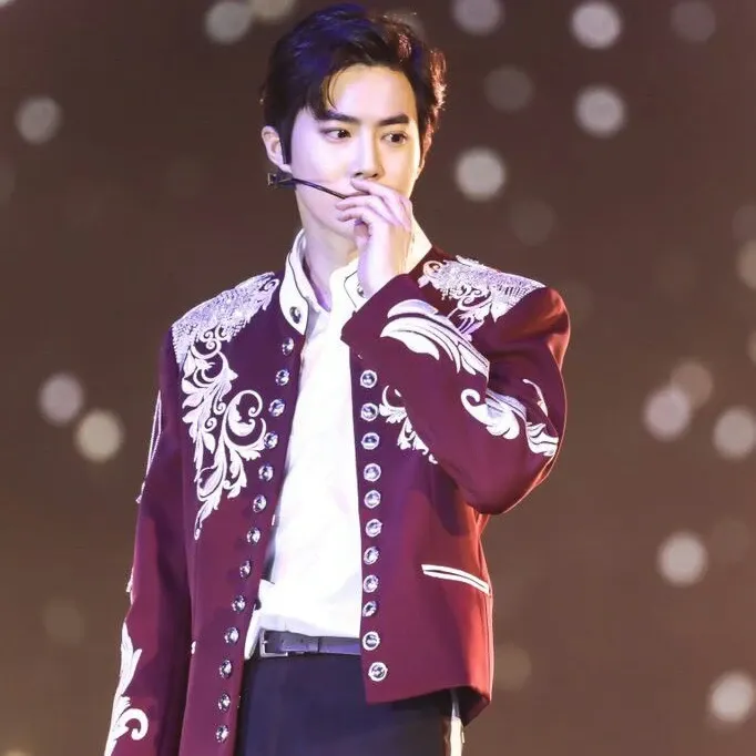 A moment captured by a fan of Suho