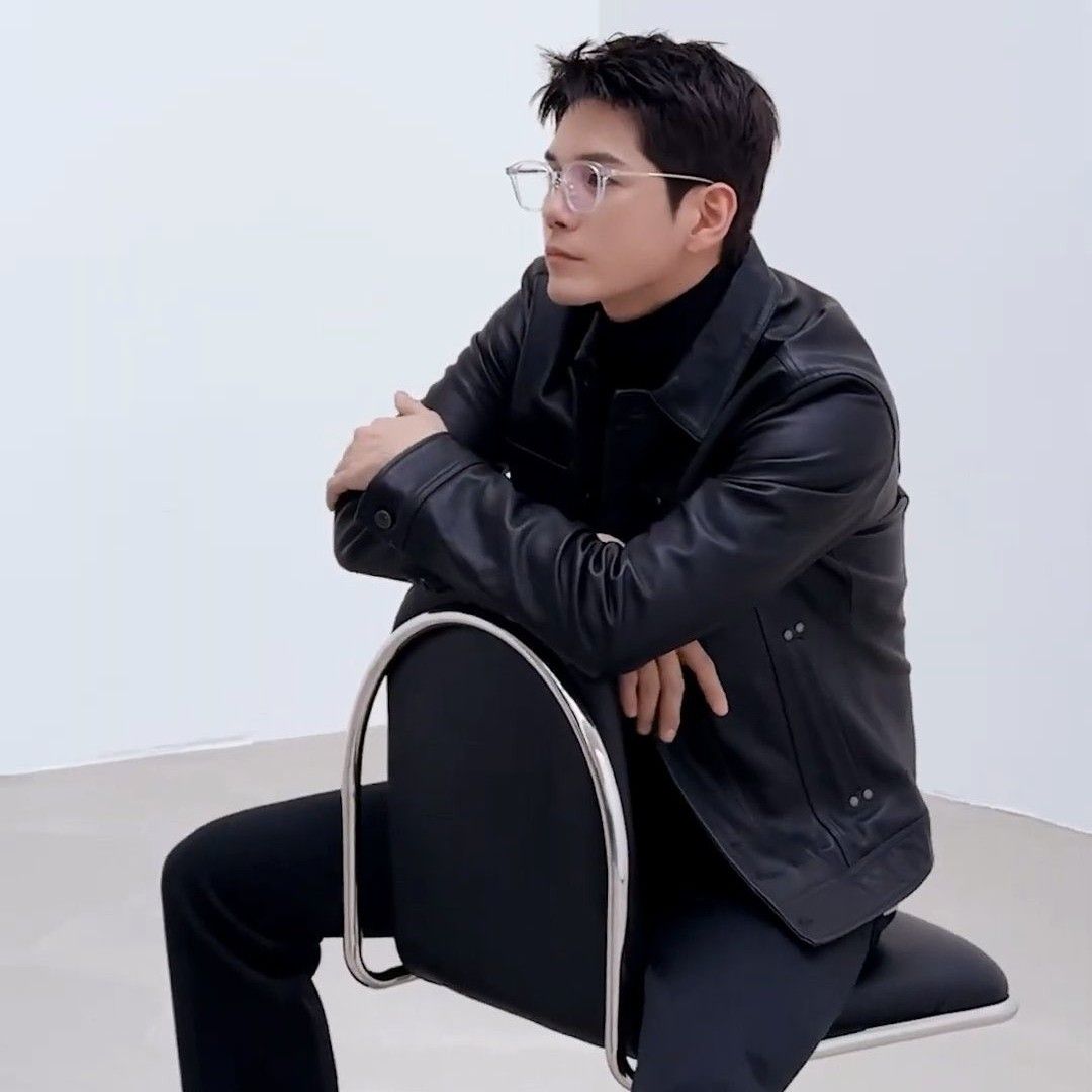 粉丝拍下的邕圣祐瞬间