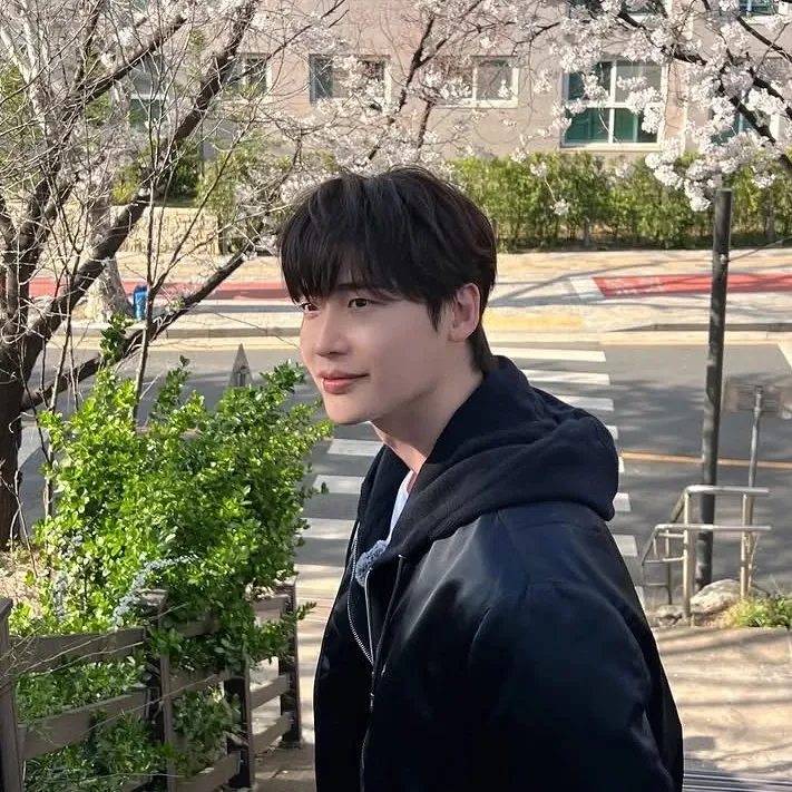 Latest photo of Lee Jongsuk