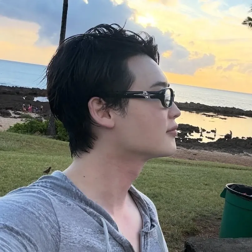 粉絲拍下的李鍾碩瞬間