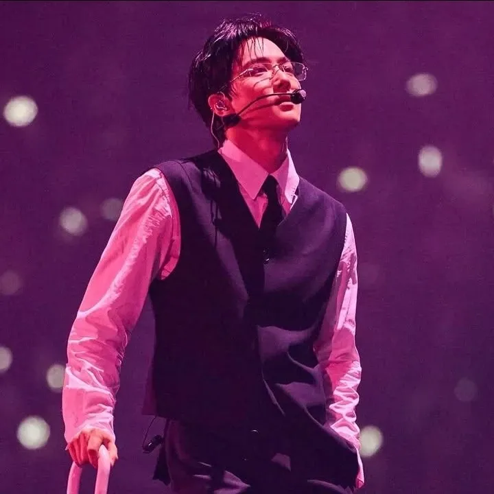 Behind-the-scenes cut of Suho