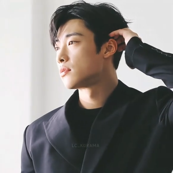 Behind-the-scenes cut of Woo Dohwan
