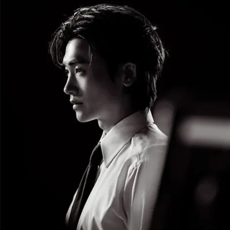 A moment captured by a fan of Park Hyungsik