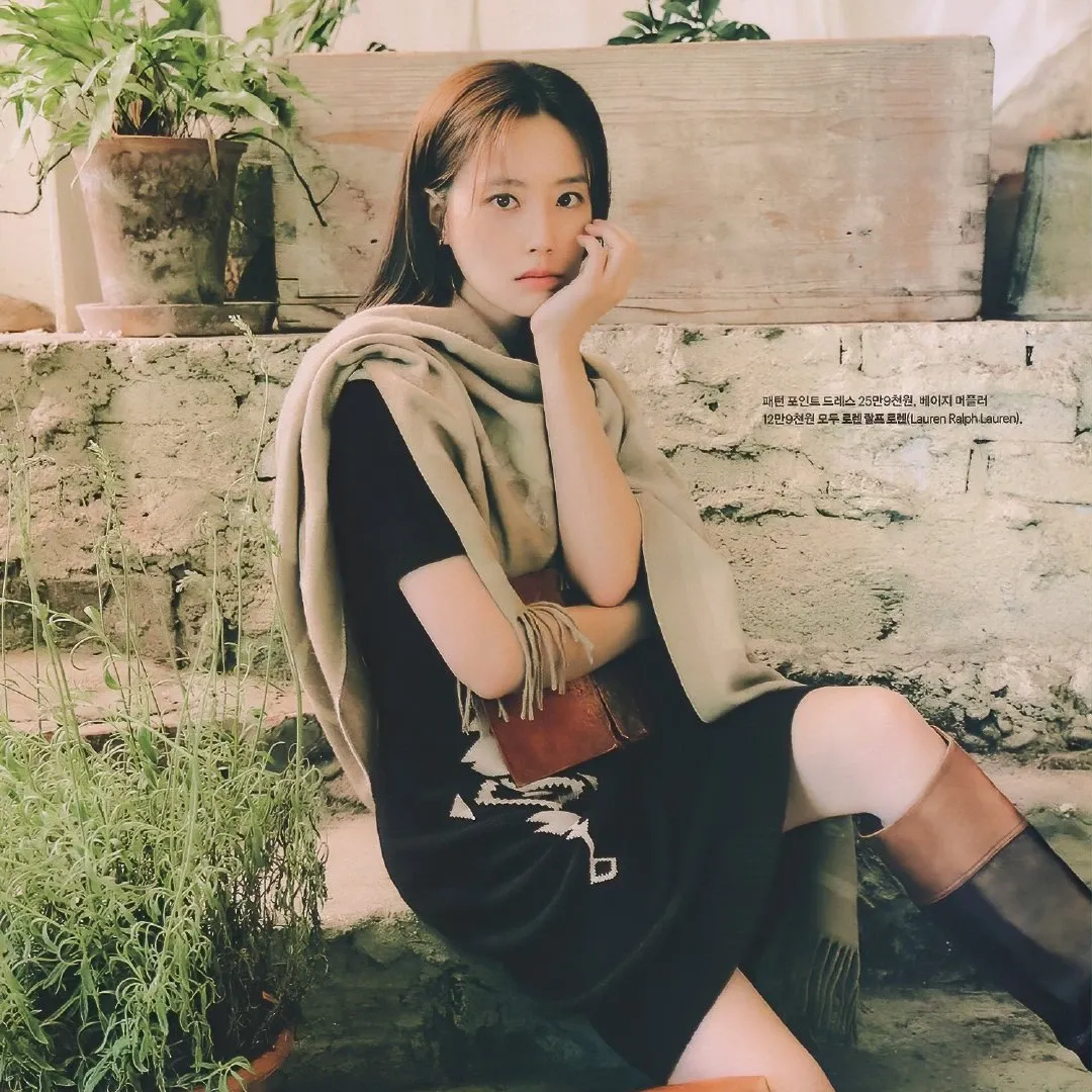 Recent activity shot of Moon Chaewon