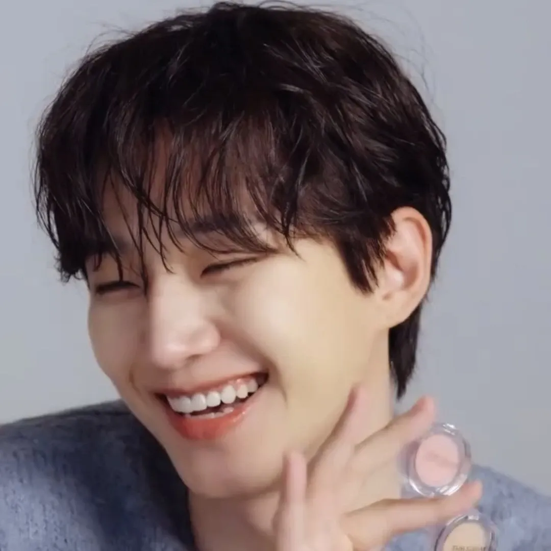 Foto kegiatan terbaru dari Lee Junho