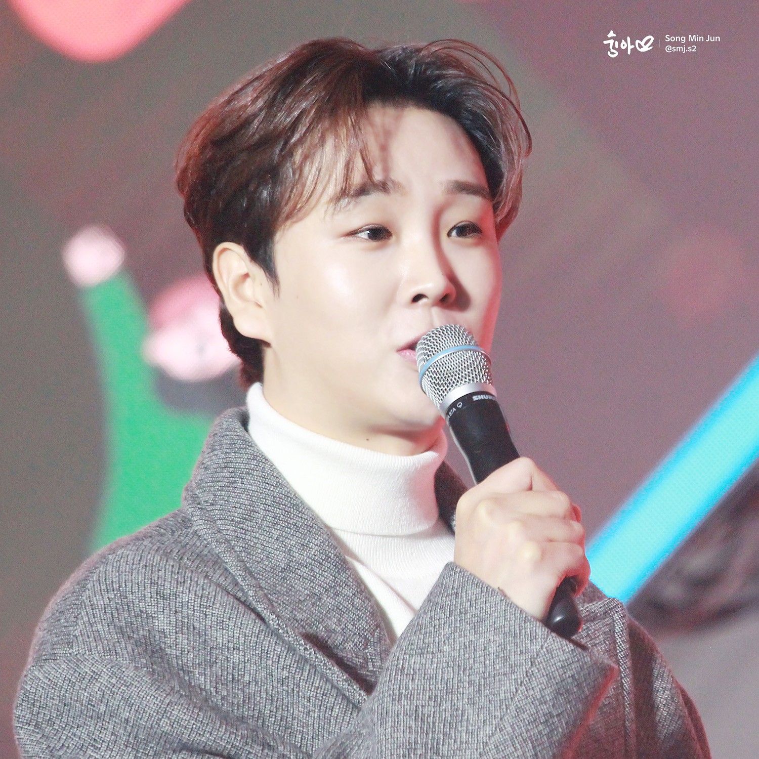 A moment captured by a fan of Song Minjun