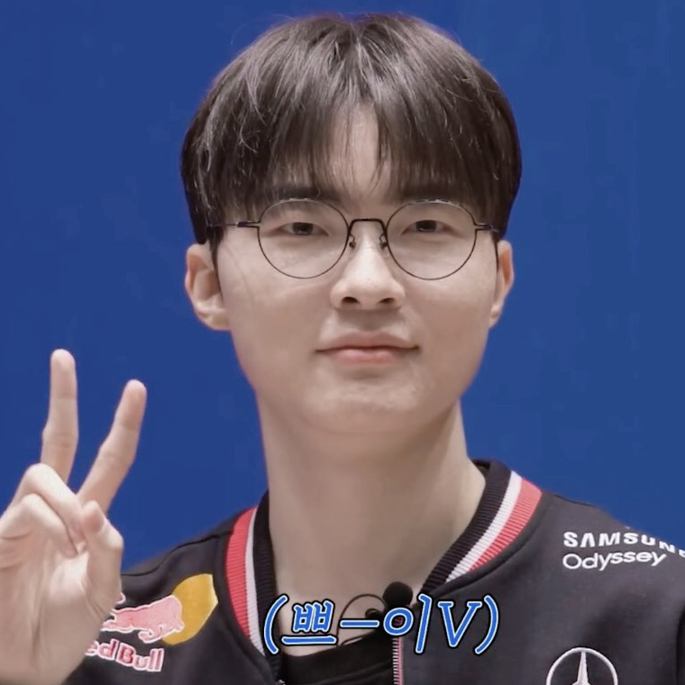 Latest photo of Faker