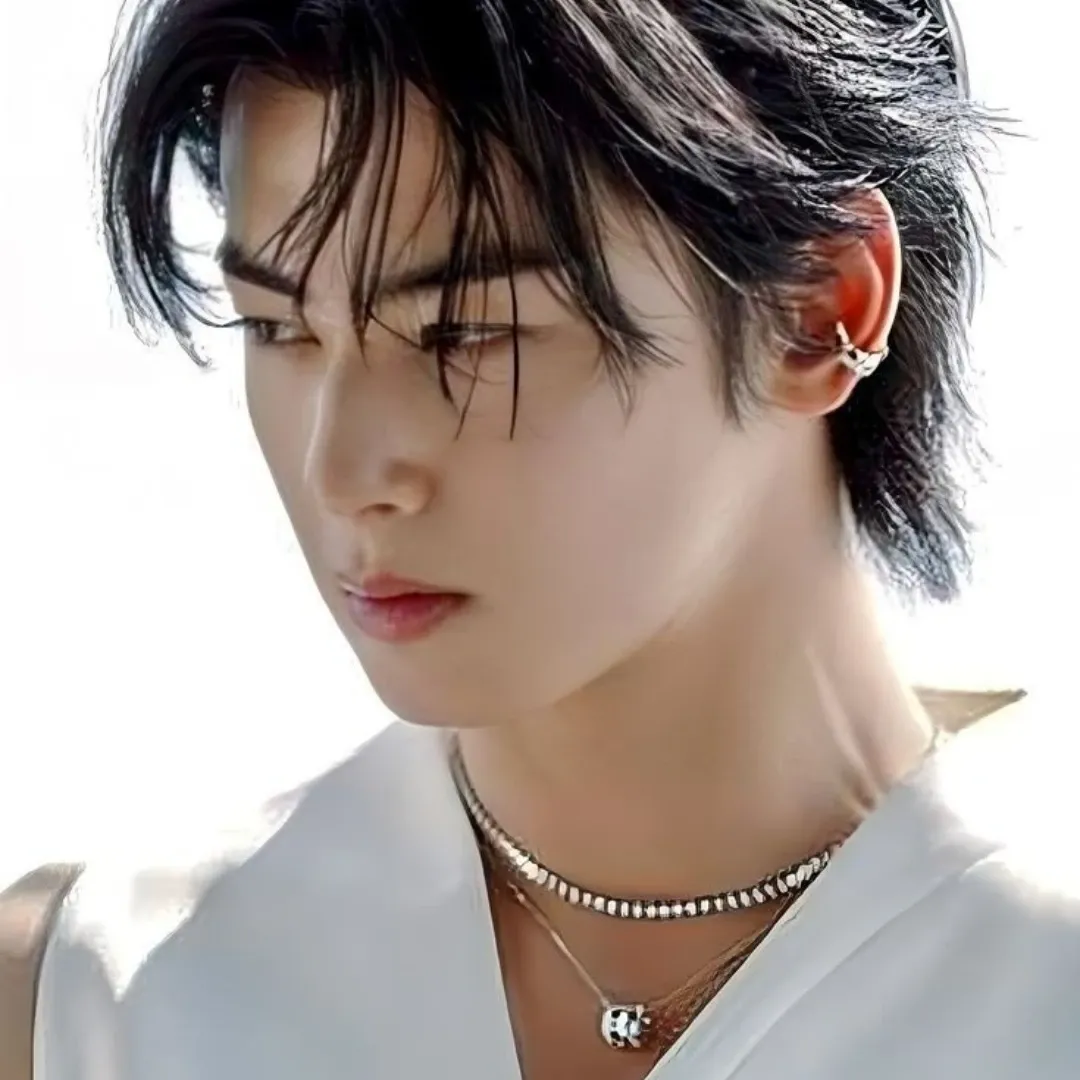 Recent activity shot of Cha Eunwoo