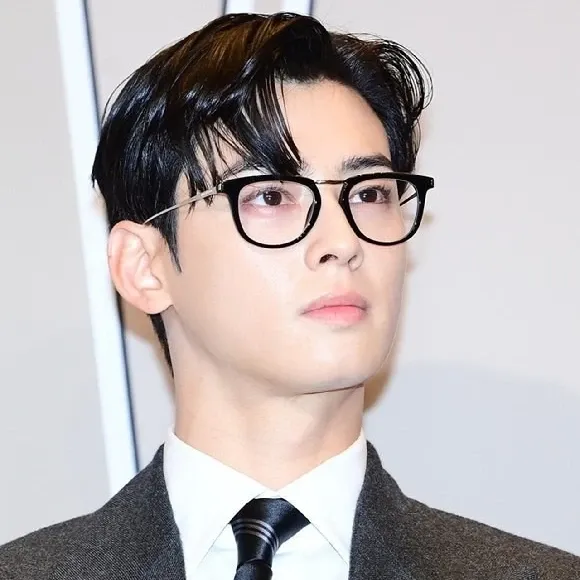 Latest photo of Cha Eunwoo