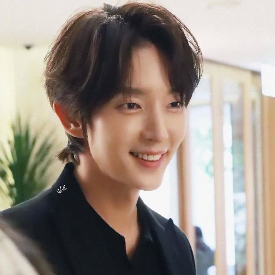 Latest photo of Lee Joongi