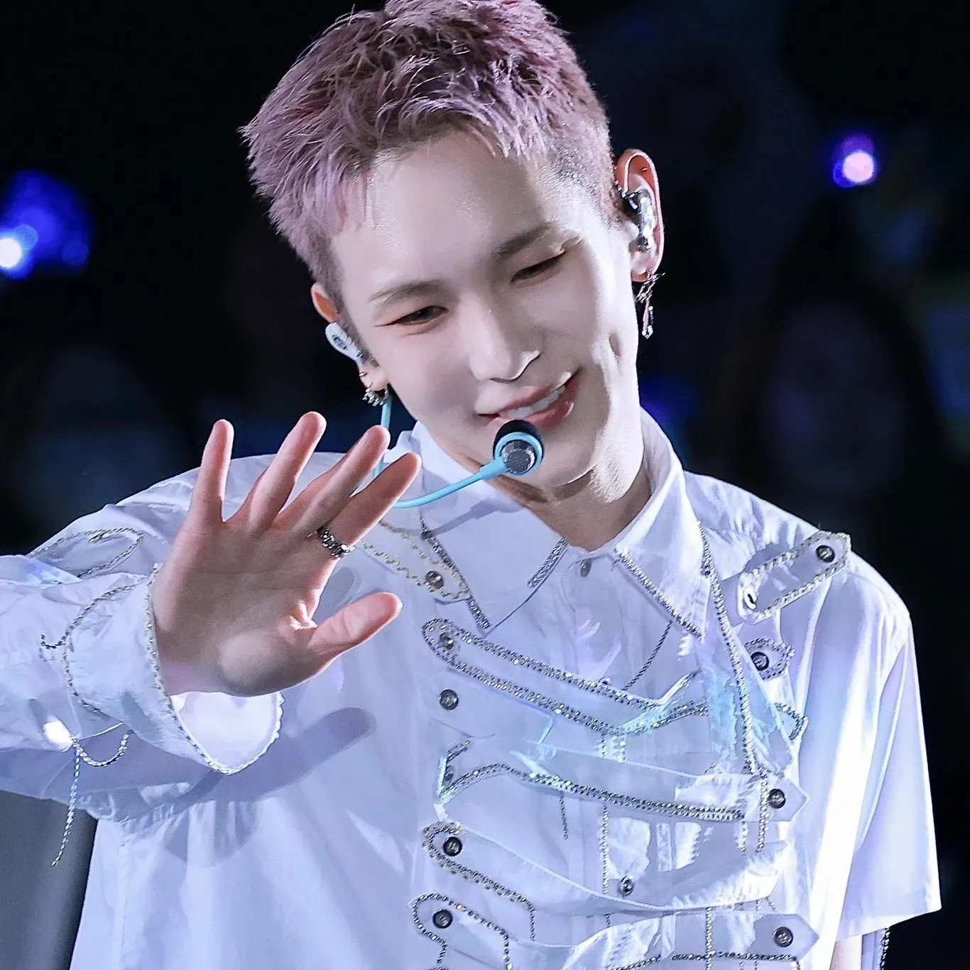 Behind-the-scenes cut of Key