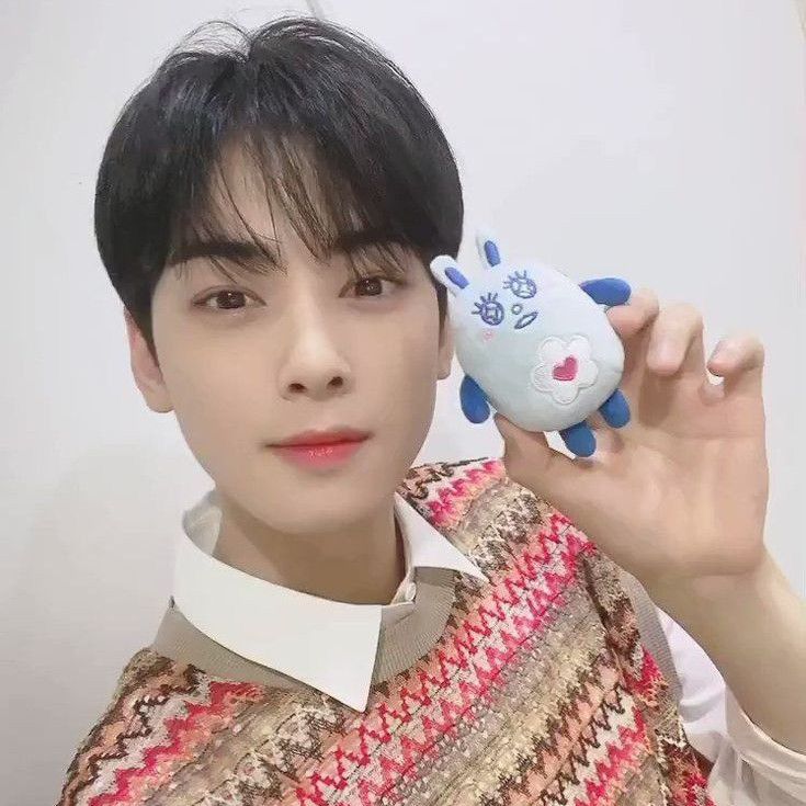 Behind-the-scenes cut of Cha Eunwoo