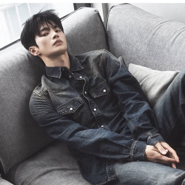 서인국 최근 활동샷