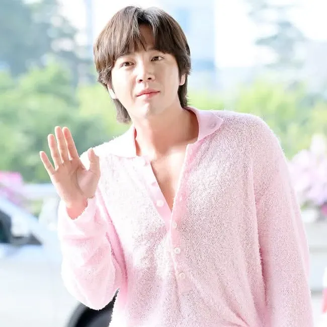 Latest photo of Jang Geunsuk