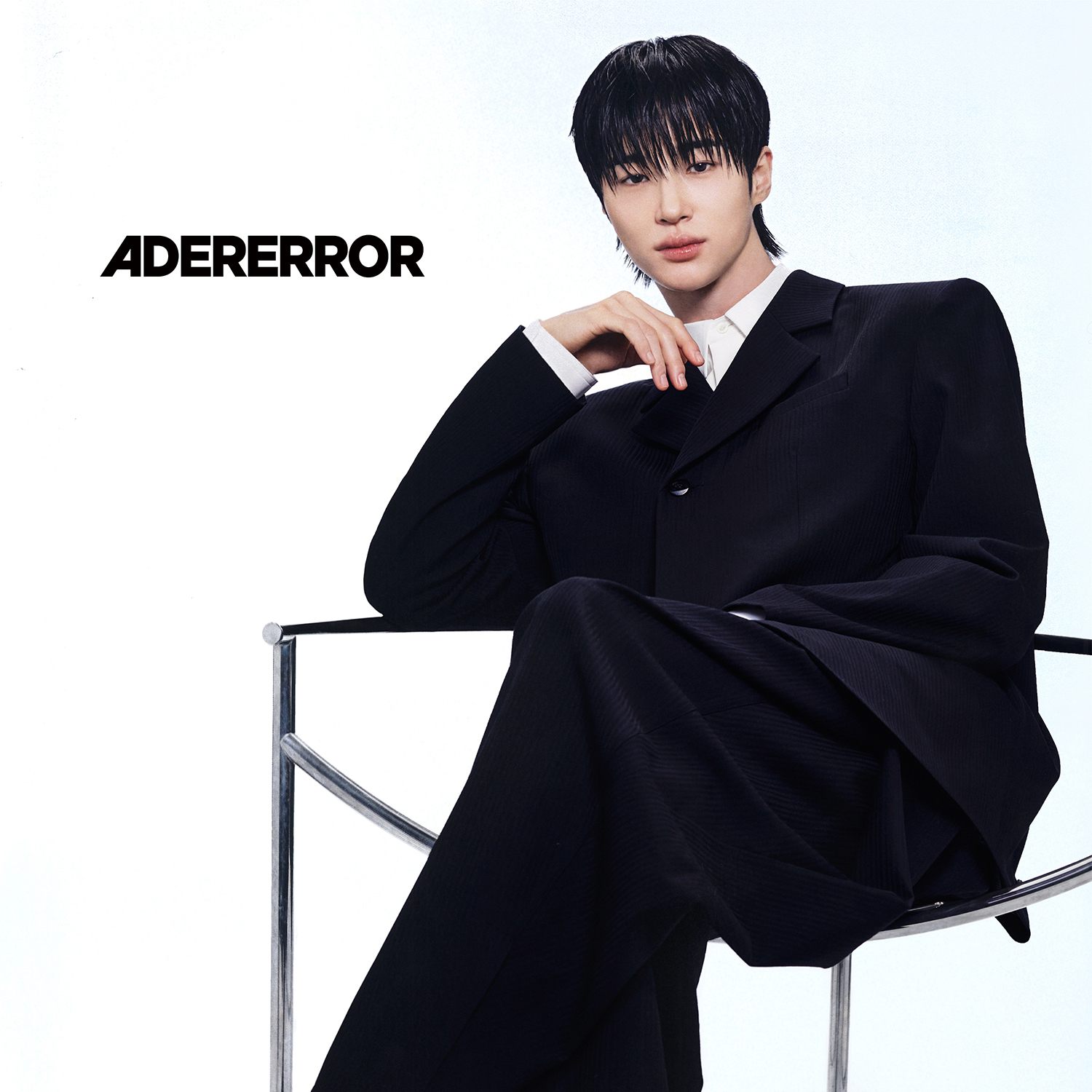 边佑锡的最新照片