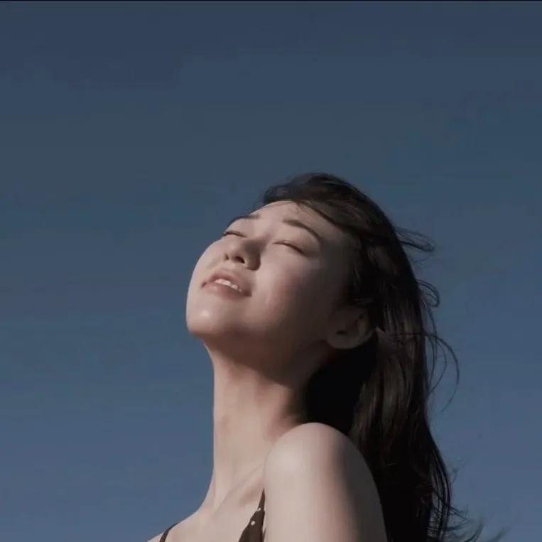 Behind-the-scenes cut of Han Yeji
