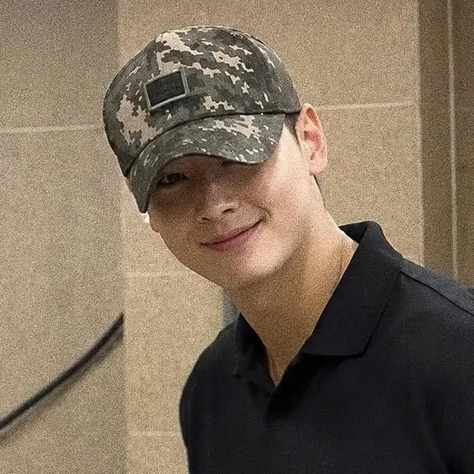 Behind-the-scenes cut of Cha Eunwoo