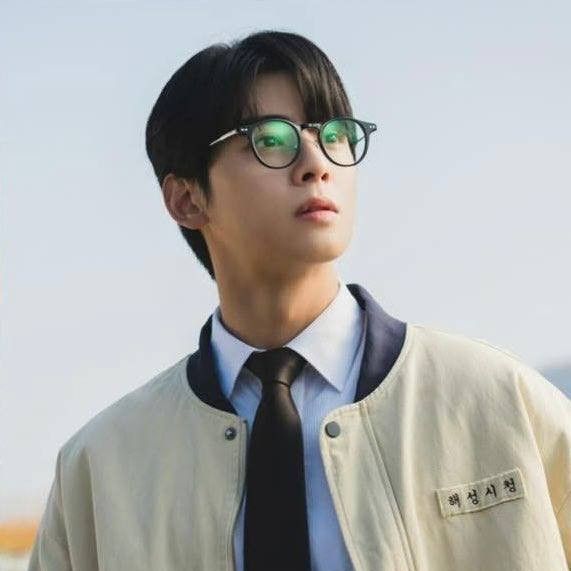 A moment captured by a fan of Cha Eunwoo