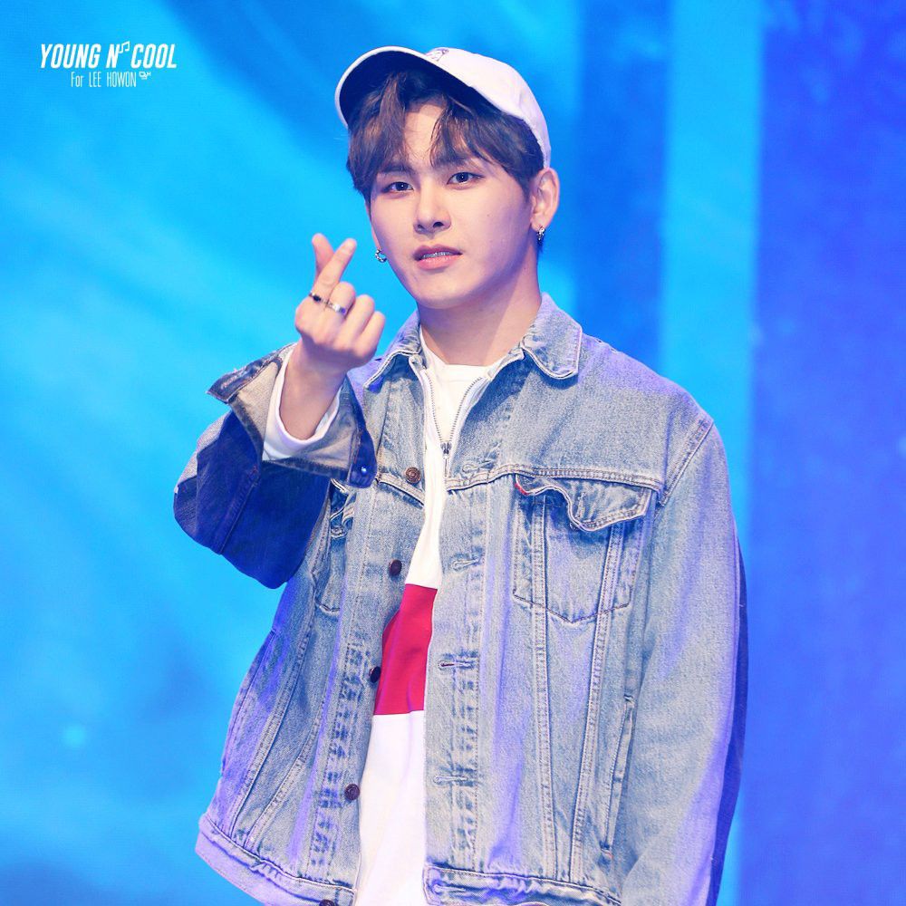 A moment captured by a fan of Hoya