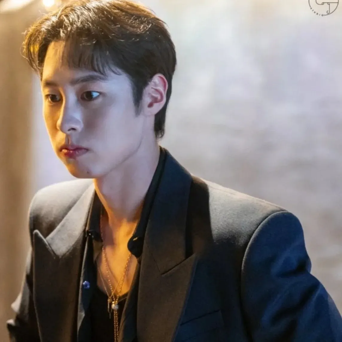 A moment captured by a fan of Lee Jaewook