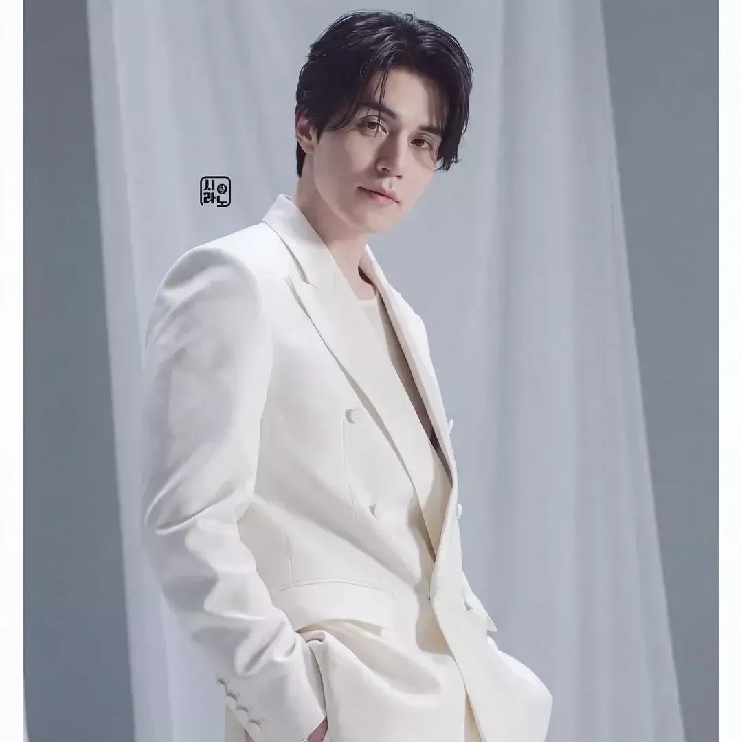 Behind-the-scenes cut of Lee Dongwook