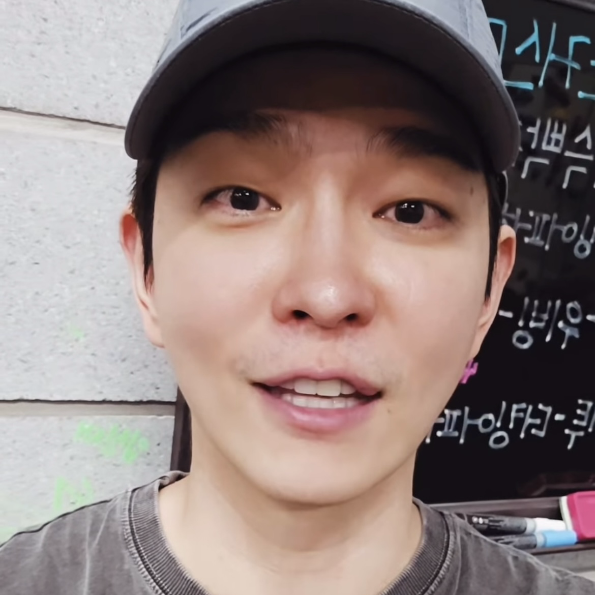 Behind-the-scenes cut of Yoon Kyunsang