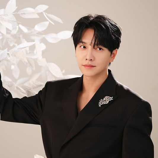 Foto terbaru dari Lee Seunggi