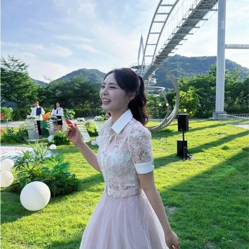 A moment captured by a fan of Miss Kim