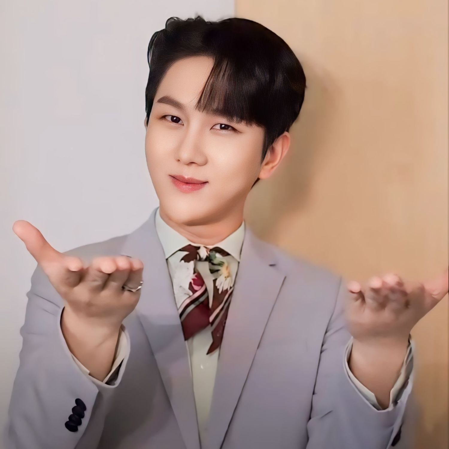 Behind-the-scenes cut of Kim Soochan