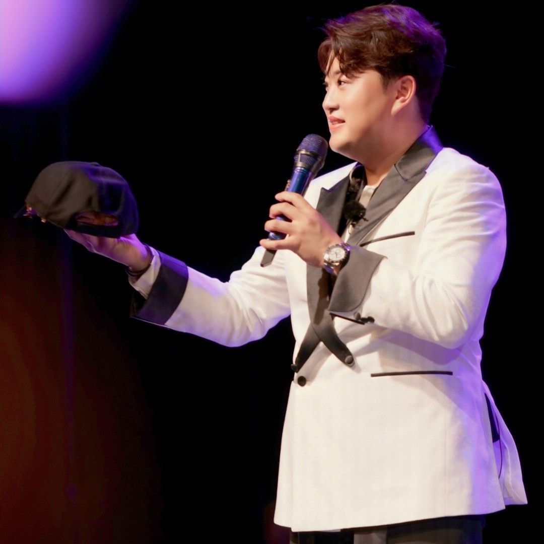 粉丝拍下的金浩中瞬间