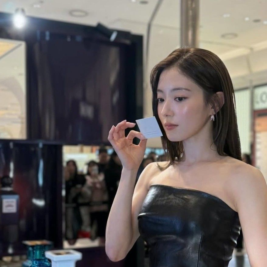 Behind-the-scenes cut of Lee Seyoung