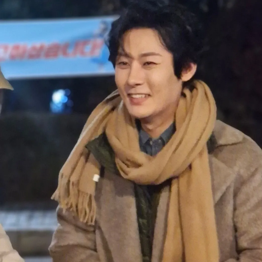 Behind-the-scenes cut of Kang Moonkyung