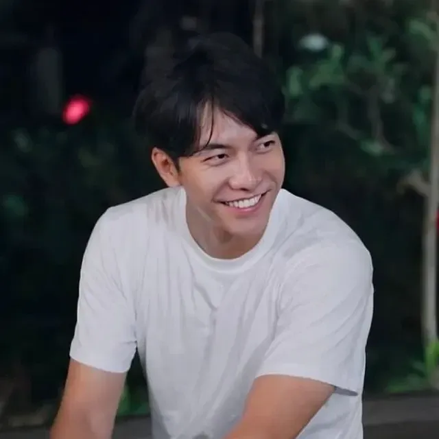 Recent activity shot of Lee Seunggi