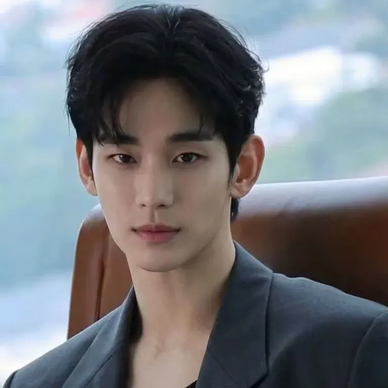 Recent activity shot of Kim Soohyun