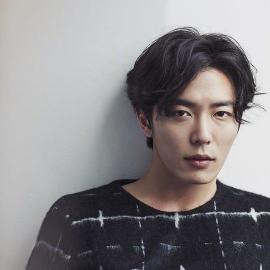 粉丝拍下的金材昱瞬间