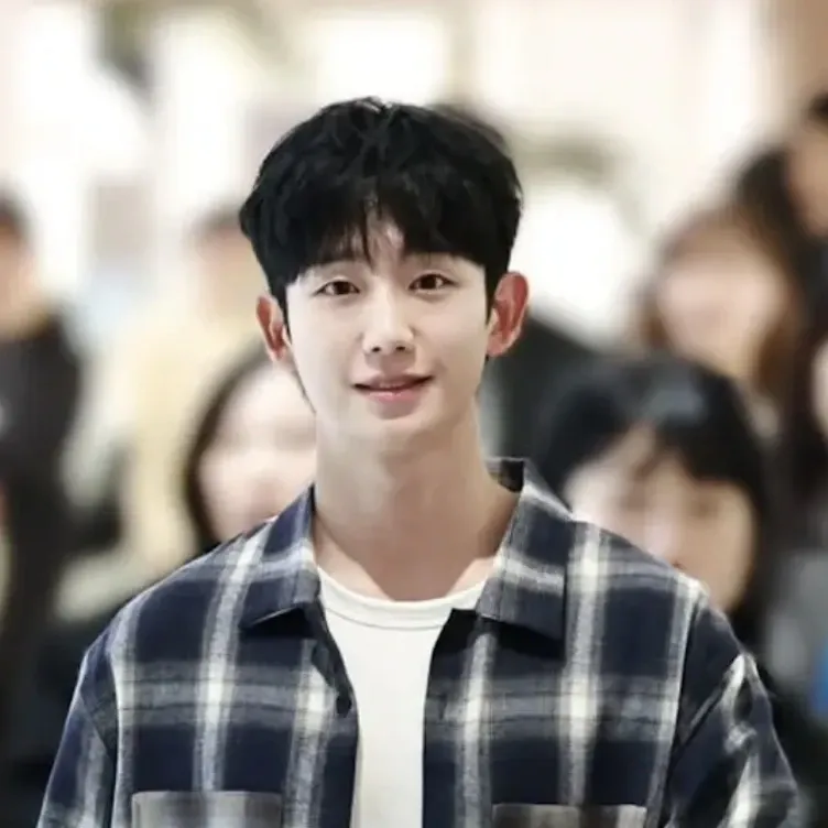 Behind-the-scenes cut of Jung Haein