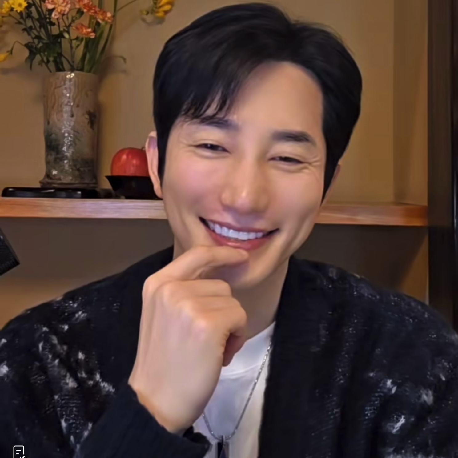 A moment captured by a fan of Park Sihoo