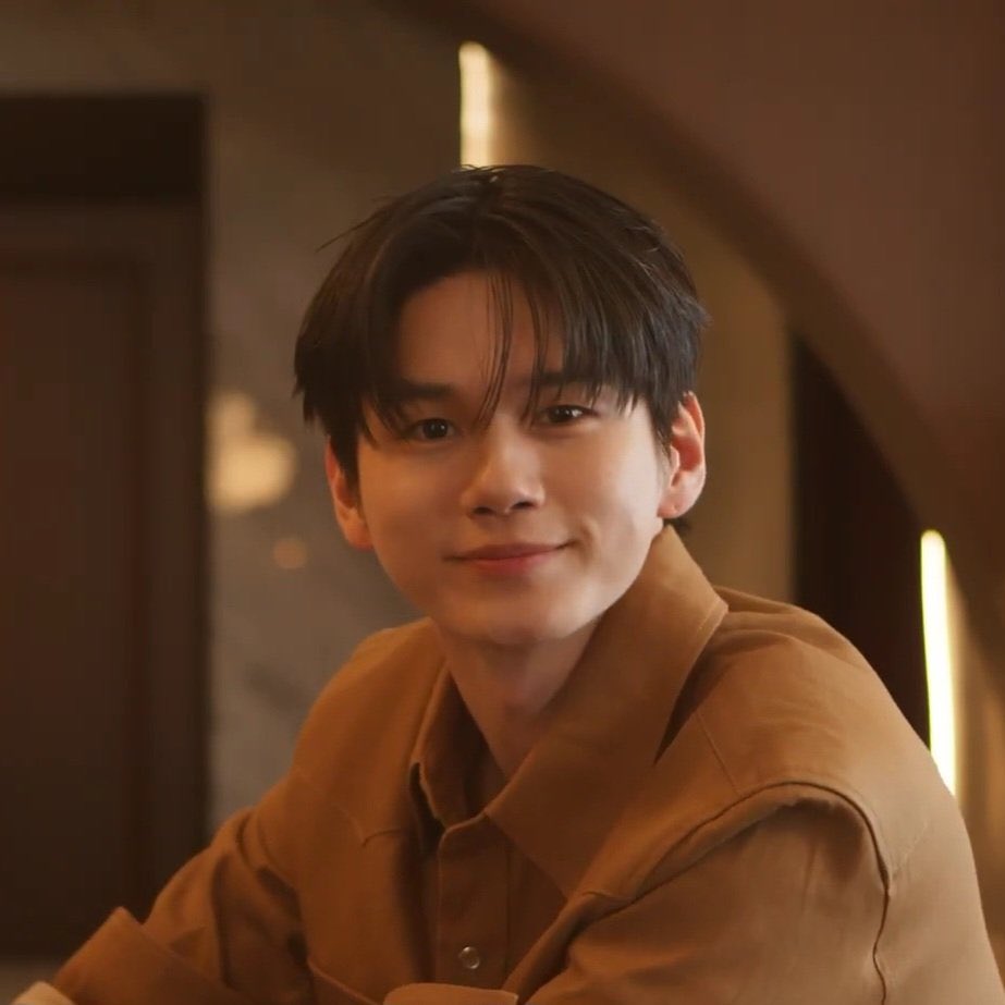 粉丝拍下的邕圣祐瞬间