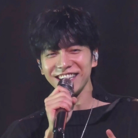 Foto terbaru dari Lee Seunggi