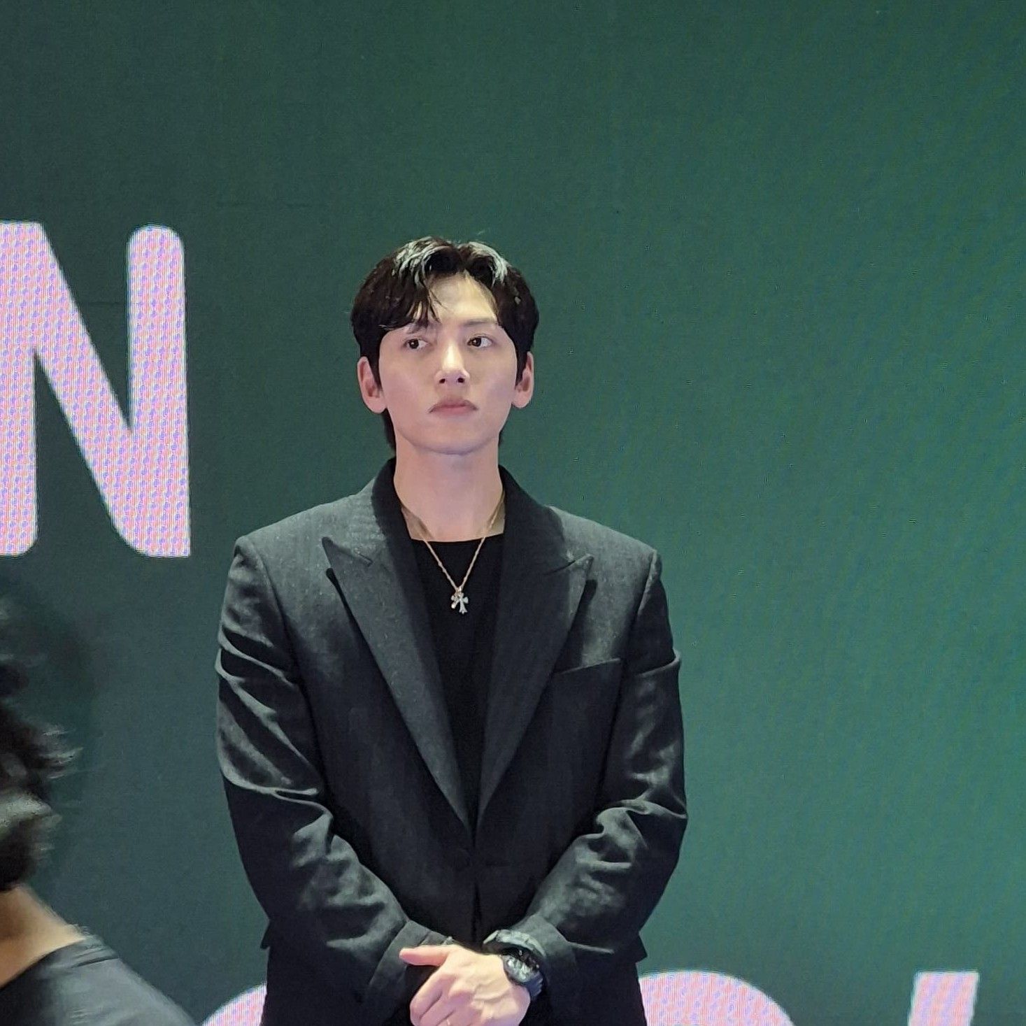 粉丝拍下的池昌旭瞬间