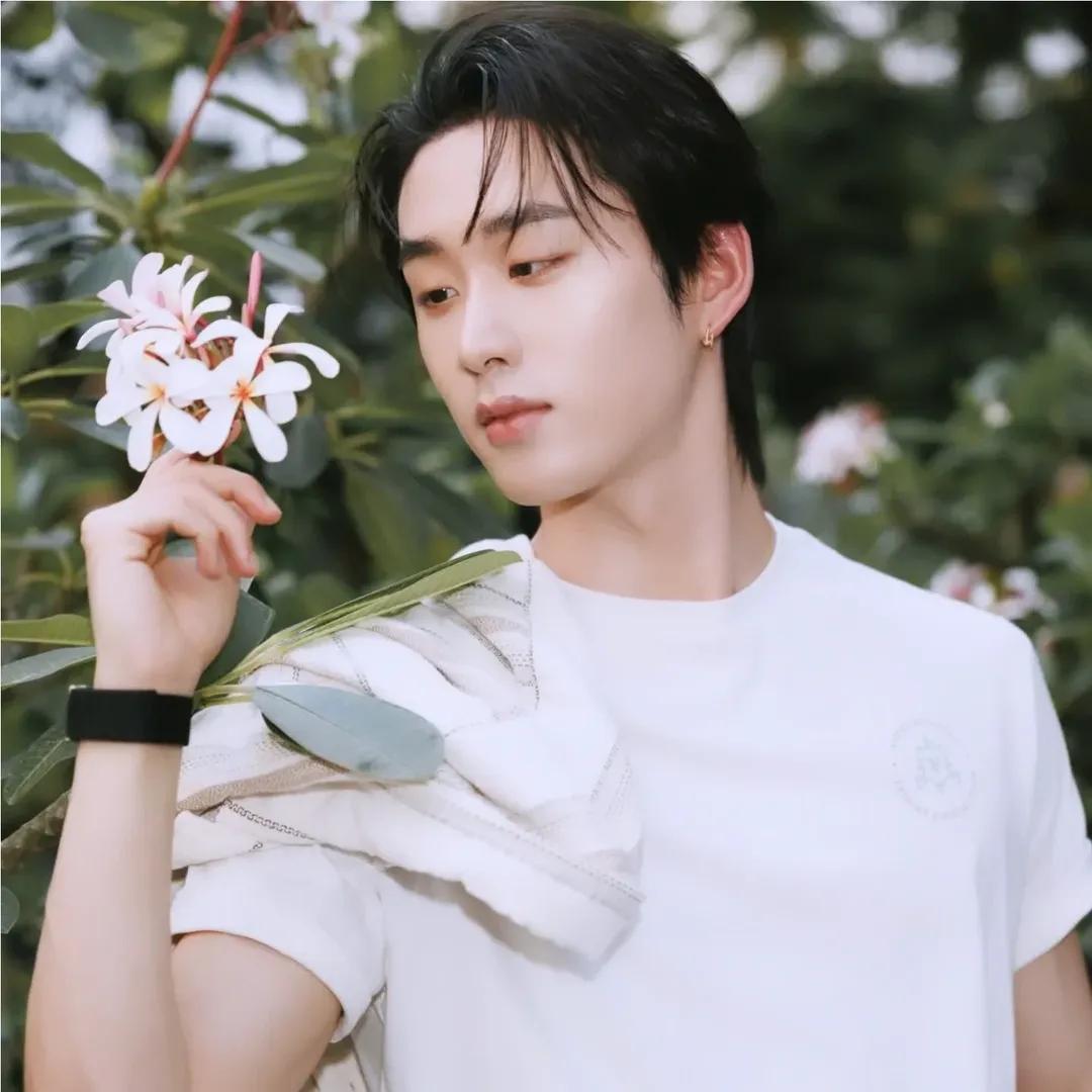 Recent activity shot of Est Supha Sangaworawong